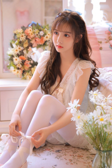 下贱妓女抽打扒开打花蒂